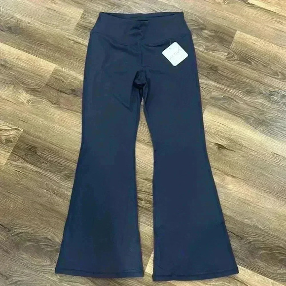 NWT Yelete Active Flare Pants Large Dark Gray - Picture 1 of 5